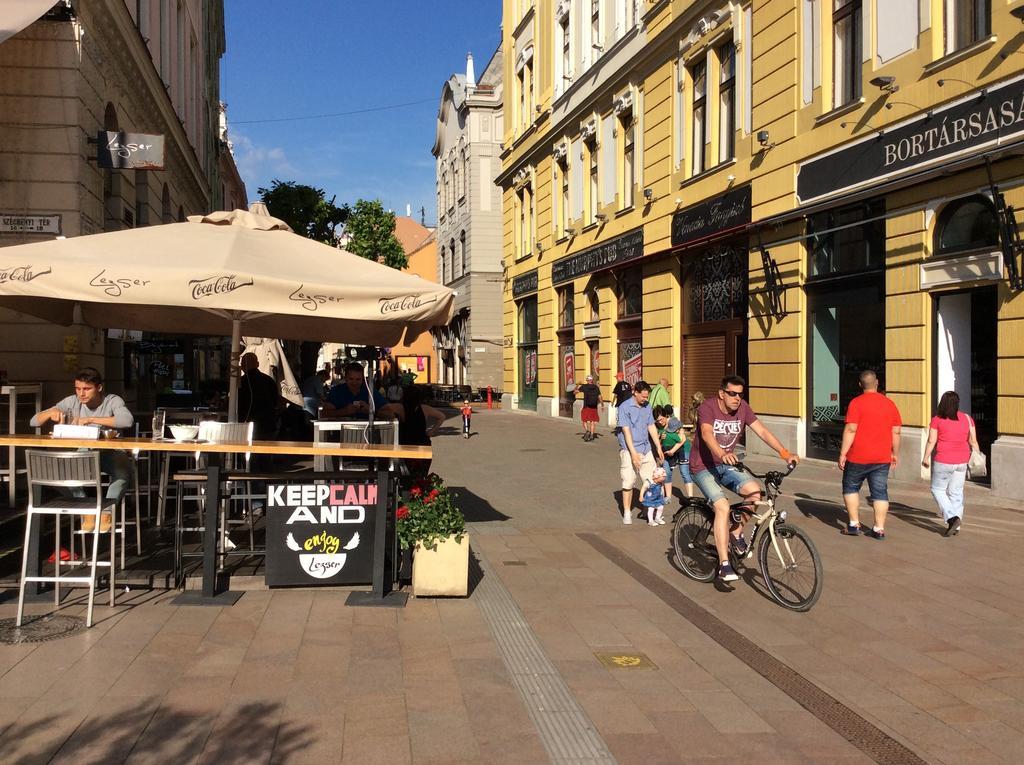 Szundi Szobak Pecs Exterior photo
